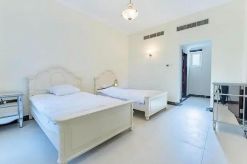 Villa in Jumeirah Islands, Dubai, UAE 4 bedrooms, 818 sq.m. № 628630 - photo 8