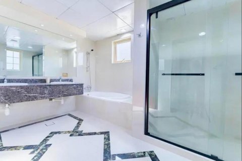 Villa in Jumeirah Islands, Dubai, UAE 4 bedrooms, 818 sq.m. № 628630 - photo 10