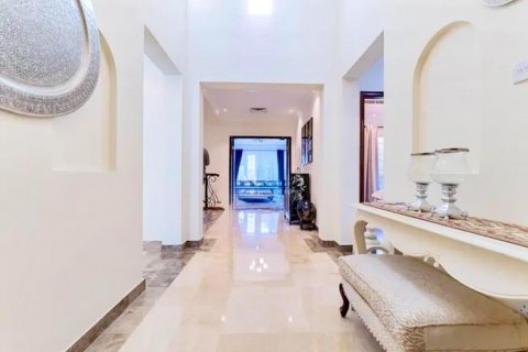 Villa in Jumeirah Islands, Dubai, UAE 4 bedrooms, 818 sq.m. № 628630 - photo 2
