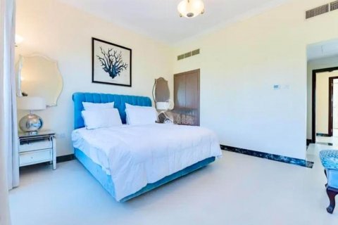 Villa in Jumeirah Islands, Dubai, UAE 4 bedrooms, 818 sq.m. № 628630 - photo 7