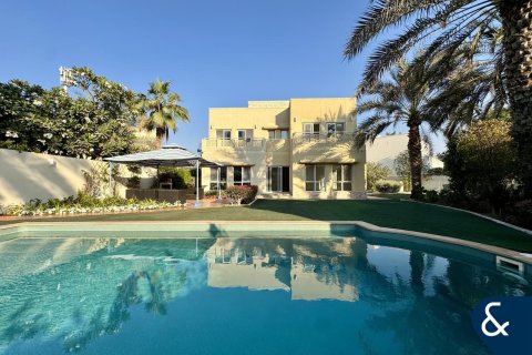 Снять в аренду виллу в Meadows, Дубай, ОАЭ 4 спальни, 947м2, № 671337 - фото 1