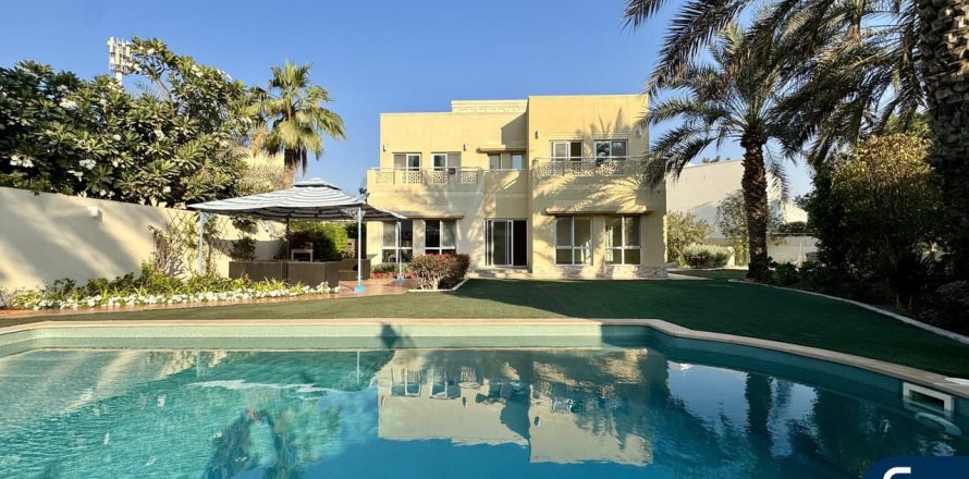 Вилла в Meadows, Дубай, ОАЭ 4 спальни, 947м2 № 671337