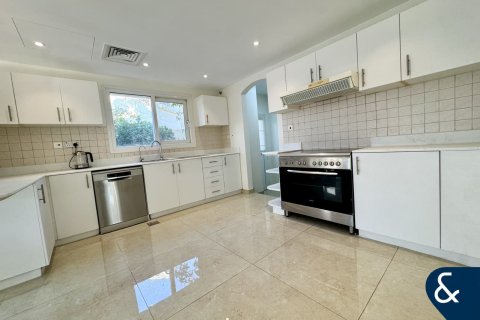 Снять в аренду виллу в Meadows, Дубай, ОАЭ 4 спальни, 947м2, № 671337 - фото 3