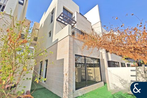 Rijtjeshuis te huur in Jumeirah Village Circle, Dubai, VAE 4 slaapkamers, 316 vr.m., nr 671332 - foto 1