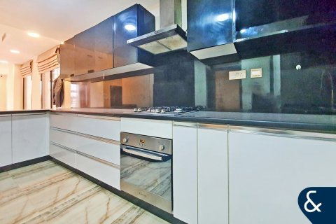 Rijtjeshuis te huur in Jumeirah Village Circle, Dubai, VAE 4 slaapkamers, 316 vr.m., nr 671332 - foto 8