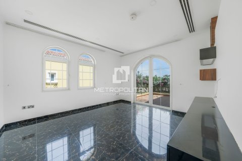 Зняти в оренду віллу в Jumeirah Park, Дубай, ОАЕ 4 спальні, 660м2, № 663899 - фото 13