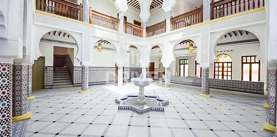 Vilă în Jumeirah, Dubai, EAU 6 dormitoare, 1138.06 mp.  №746171