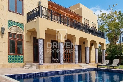 Vilă de închiriat în Jumeirah, Dubai, EAU 6 dormitoare, 1138.06 mp. №746171 - poză 7