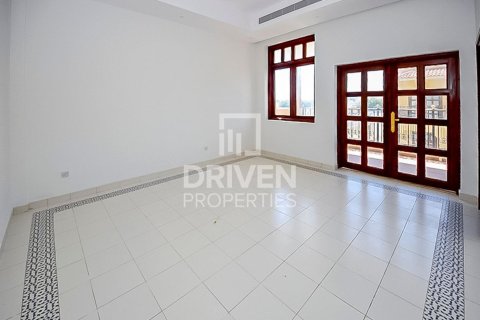 Vilă de închiriat în Jumeirah, Dubai, EAU 6 dormitoare, 1138.06 mp. №746171 - poză 17