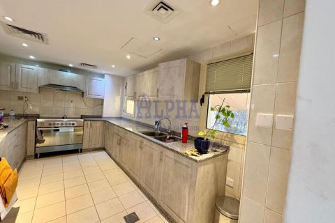Снять в аренду таунхаус в Al Hamra Village, Рас-эль-Хайма, ОАЭ 3 спальни, 199.7м2, № 680500 - фото 4