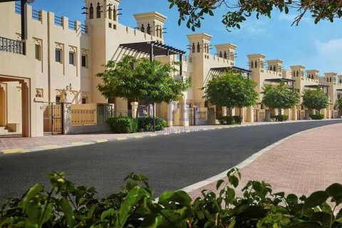 خانه شهری در Al Hamra Village، Ras Al Khaimah ، امارات متحده عربی 3 خوابه ، 199.7 متر مربع.  شماره 680500