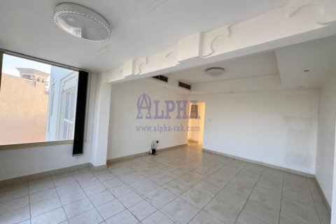 Снять в аренду таунхаус в Al Hamra Village, Рас-эль-Хайма, ОАЭ 3 спальни, 199.7м2, № 680500 - фото 8