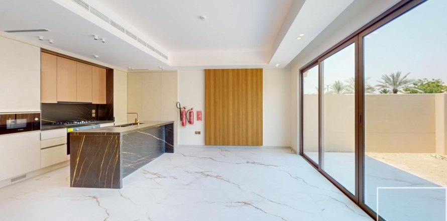 Adosado en Jumeirah Golf Estates, Dubai, EAU 3 dormitorios, 146.42 m² № 766862