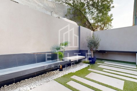 Factory in Al Quoz, Dubai, UAE 2323 sq.m. № 620257 - photo 22