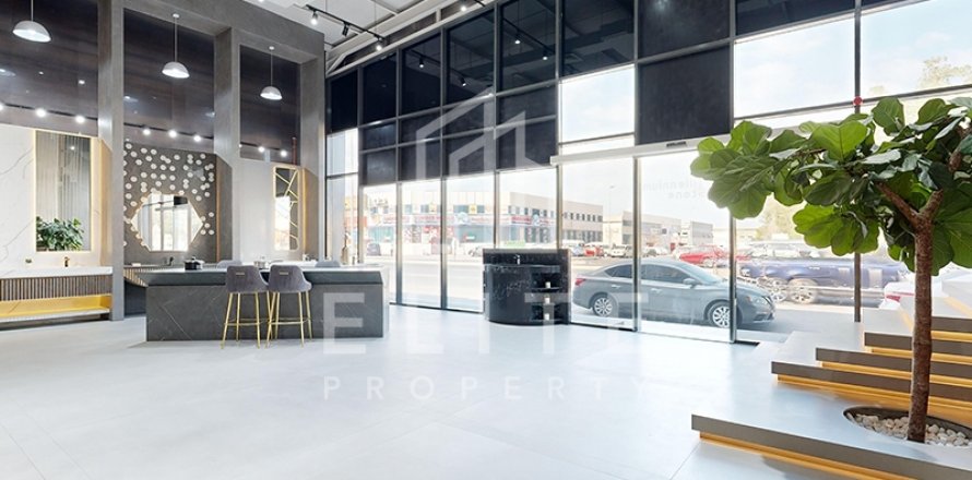 Factory in Al Quoz, Dubai, UAE 2323 sq.m. № 620257
