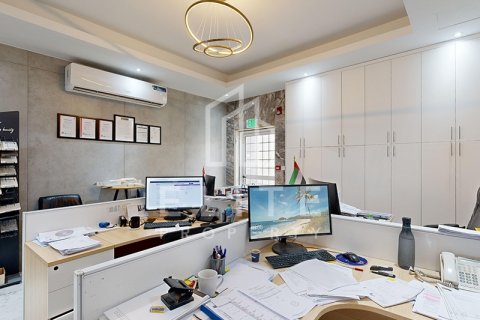 Factory in Al Quoz, Dubai, UAE 2323 sq.m. № 620257 - photo 9