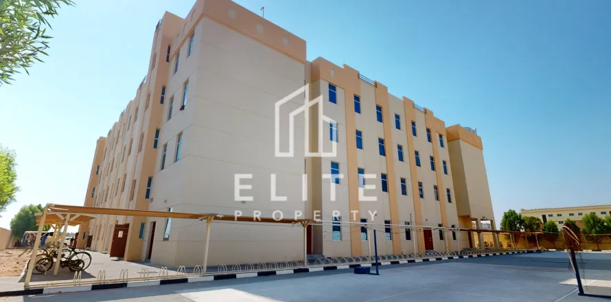 Campo de trabajo en Dubai, EAU 9944 m² № 620251