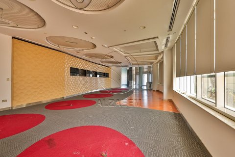 Commercial property in Al Nahyan Camp, Abu Dhabi, UAE 518 sq.m. № 615881 - photo 1
