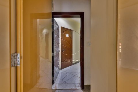Commercial property in Al Nahyan Camp, Abu Dhabi, UAE 518 sq.m. № 615881 - photo 16