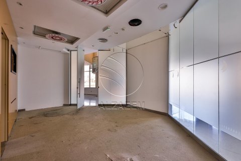 Commercial property in Al Nahyan Camp, Abu Dhabi, UAE 518 sq.m. № 615881 - photo 15