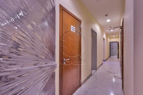 Commercial property in Al Nahyan Camp, Abu Dhabi, UAE 518 sq.m. № 615881 - photo 19