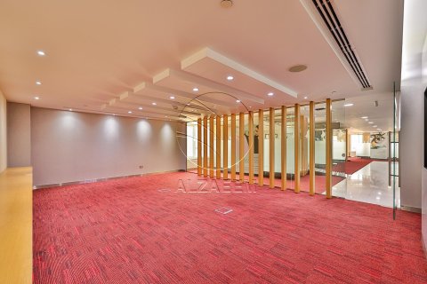 Pronë komerciale në Al Nahyan, Abu Dhabi, Emiratet e Bashkuara Arabe 616 m2. № 615885 - Foto 1