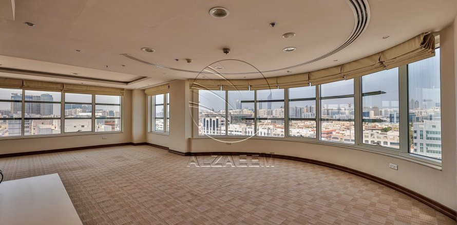 Properti Komersial di Al Nahyan Camp, Abu Dhabi, UEA 636 m2 nomor 615880