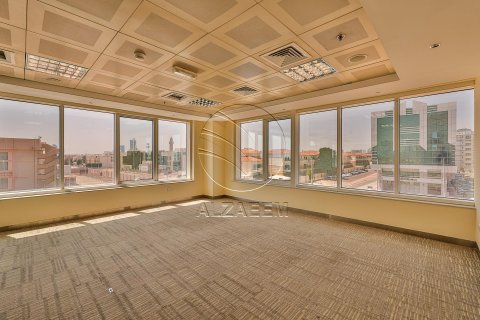 Pronë komerciale në Al Nahyan Camp, Abu Dhabi, Emiratet e Bashkuara Arabe 661 m2. № 615882 - Foto 11