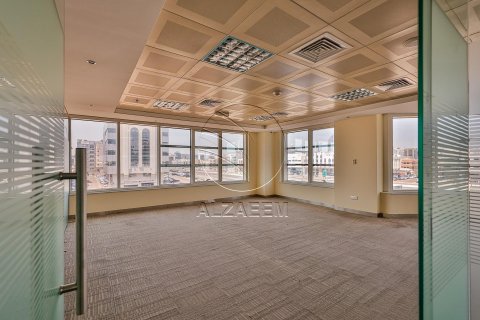 Pronë komerciale në Al Nahyan Camp, Abu Dhabi, Emiratet e Bashkuara Arabe 661 m2. № 615882 - Foto 22