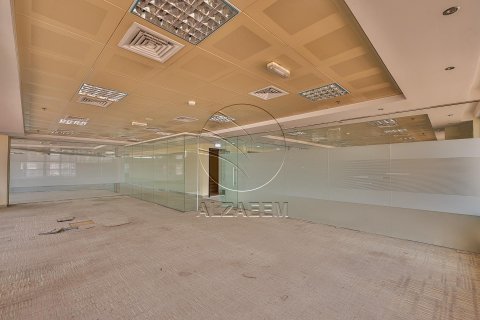 Pronë komerciale në Al Nahyan Camp, Abu Dhabi, Emiratet e Bashkuara Arabe 661 m2. № 615882 - Foto 24
