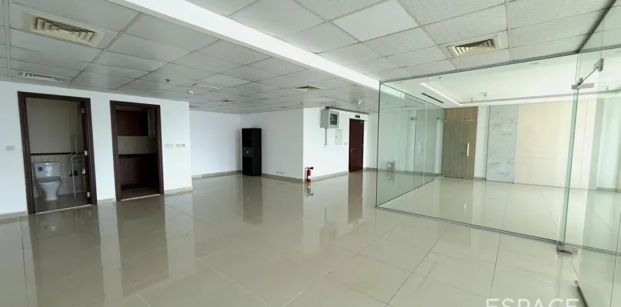 Jumeirah Lake Towers、Dubai、UAEにあるオフィス 107 m2 No650045