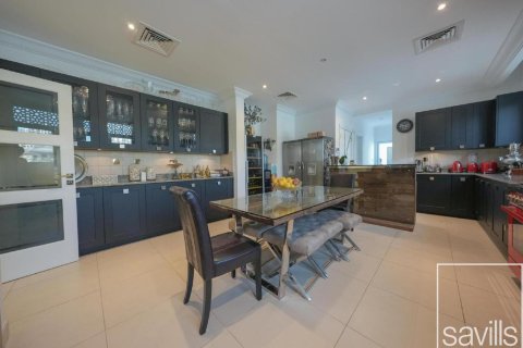 Villa in Palm Jumeirah, Dubai, UAE 6 bedrooms, 883 sq.m. № 647419 - photo 15
