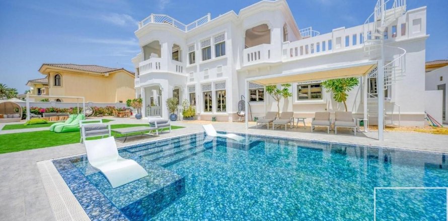 Villa in Palm Jumeirah, Dubai, UAE 6 bedrooms, 883 sq.m. № 647419