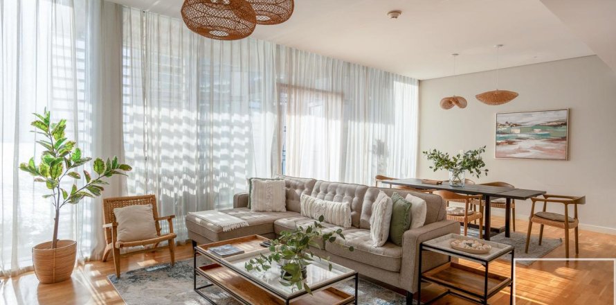 Apartment in Bluewaters, Dubai, UAE 2 bedrooms, 135 sq.m. № 647417