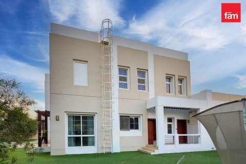 Villa in Dubai, VAE: 3 Schlafzimmer, 677.7 m2 Nr. 660259
