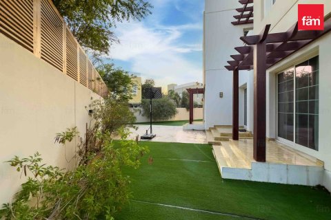 Vilă de vânzare în Dubai, EAU 3 dormitoare, 677.7 mp. №660259 - poză 3