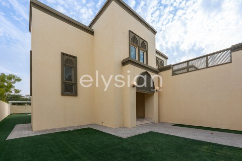 Villa in Jumeirah Park, Dubai, UAE 3 bedrooms, 328 sq.m. № 600320 - photo 18