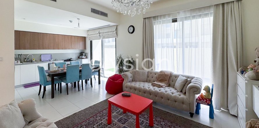 Dubai South (Dubai World Central)、Dubai、UAEにあるタウンハウス 4ベッドルーム、237 m2 No600317