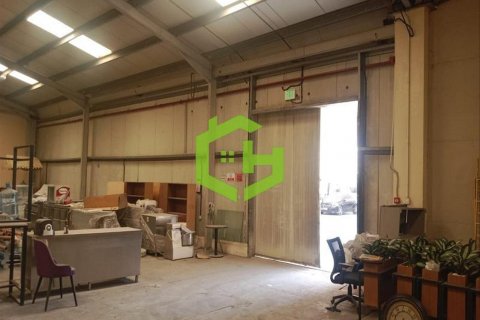Warehouse in Umm Ramool, Dubai, UAE 371.6 sq.m. № 632312 - photo 2