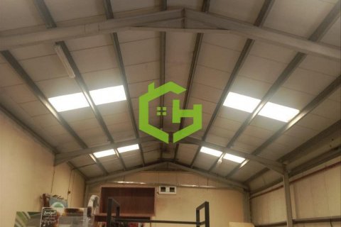 Warehouse in Umm Ramool, Dubai, UAE 371.6 sq.m. № 632312 - photo 1