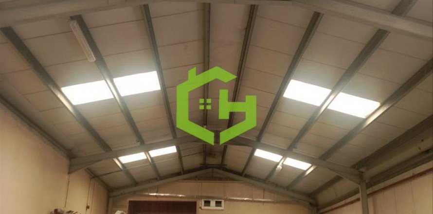 Warehouse in Umm Ramool, Dubai, UAE 371.6 sq.m. № 632312
