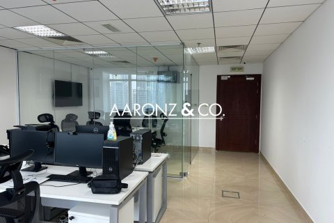 Business Bay, Dubai, UAE의 임대용 사무실 53제곱미터 번호 690579 - 사진 1