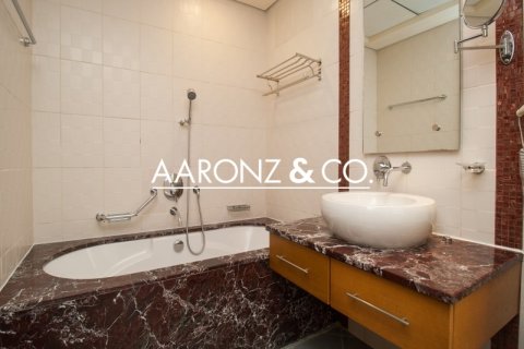 Apartment til leje i Jumeirah Beach Residence, Dubai, UAE 2 soveværelser, 136 kvm № 690577 - foto 11