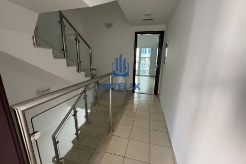 Зняти в оренду віллу в Джумейра Вилладж Серкл, Дубай, ОАЕ 4 спальні, № 587647 - фото 12