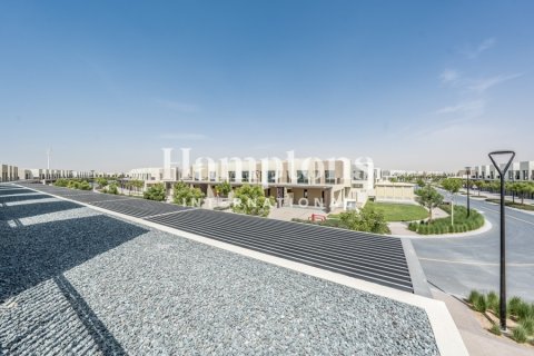 Townhouse in Dubai South (Dubai World Central), UAE 4 bedrooms, 256.41228000 sq.m. № 687128 - photo 25