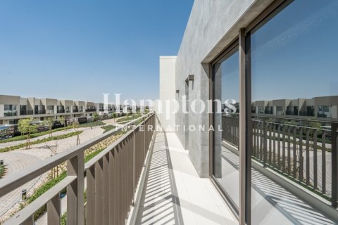 Townhouse in Dubai South (Dubai World Central), UAE 4 bedrooms, 256.41228000 sq.m. № 687128 - photo 17