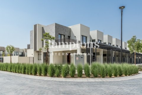 Townhouse in Dubai South (Dubai World Central), UAE 4 bedrooms, 256.41228000 sq.m. № 687128 - photo 11