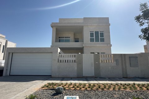 Abu Dhabi, संयुक्त अरब अमीरात में विला, 5 बेडरूम, 390 वर्ग मीटर, संख्या 717412 - फ़ोटो 3