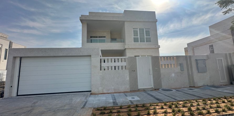 Abu Dhabi, संयुक्त अरब अमीरात में विला, 5 बेडरूम, 390 वर्ग मीटर, संख्या 717412