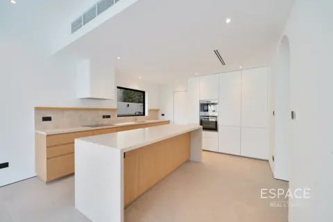 Villa en venta en Meadows, Dubai, EAU 4 dormitorios, 332 m2 № 737925 - foto 1